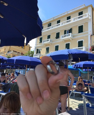 فيسبوك يعيد خاتم زواج هذا الشخص بعد إضاعته