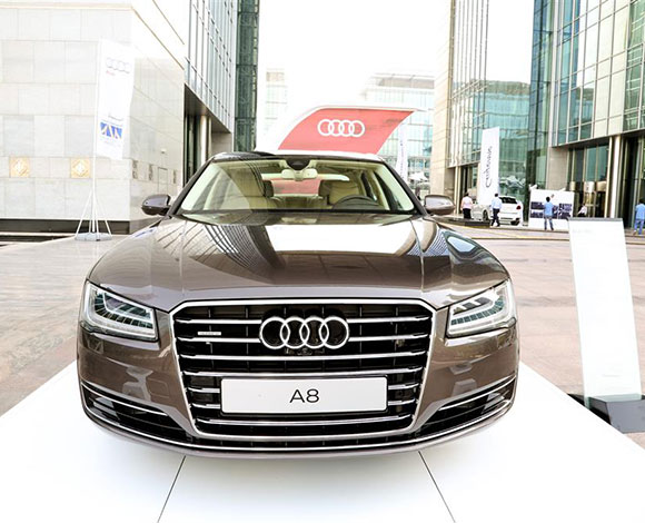 Motor Village يجمع السيارات الفارهة في دبي