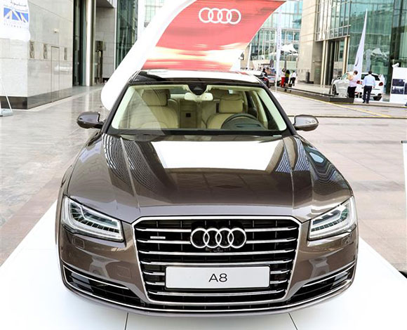 Motor Village يجمع السيارات الفارهة في دبي