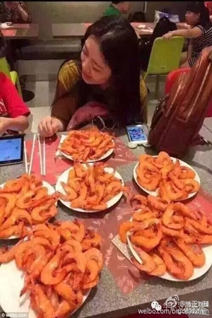 هجوم الصينيون على الأوبن بوفيه