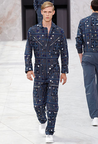 Volez, Voguez, Voyagez مع مجموعة Louis Vuitton الجديدة