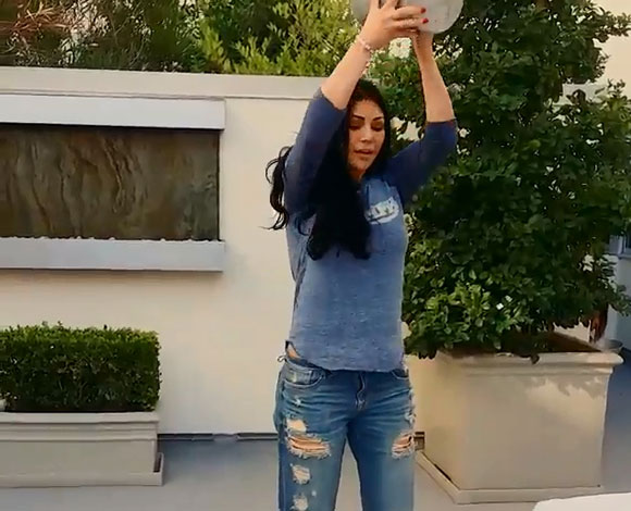 بالفيديو: من تحدت هيفا وهبي بعد الـ Ice Bucket Challenge؟