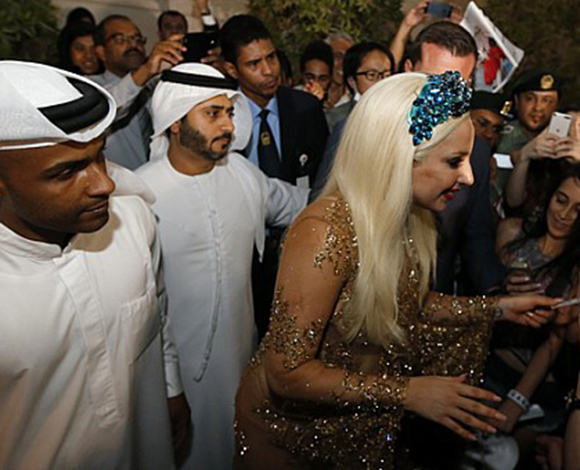 "Lady Gaga"  تصل الى دبي وحفل كبير مساء اليوم