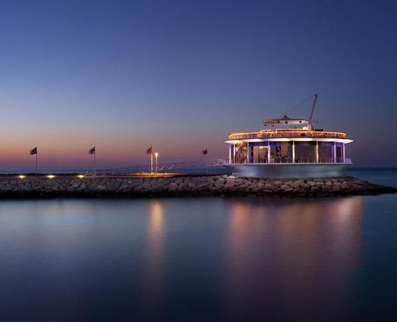 Jumeirah Beach Hotel ... فندق فخم لإقامة مميزة