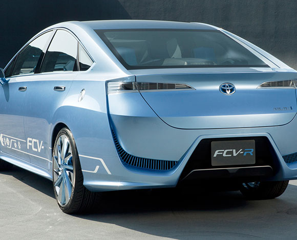 تويوتا تكشف عن i-Road الكهربائية و FCV الاختبارية  