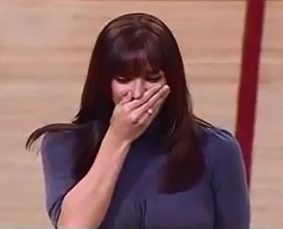 بالفيديو: طلب يدها امام الملايين... فأحرجته
