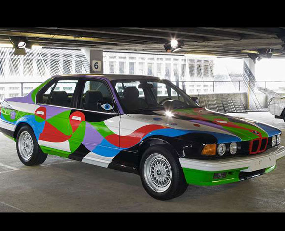 BMW تجمع سياراتها مع الفن... بالصور