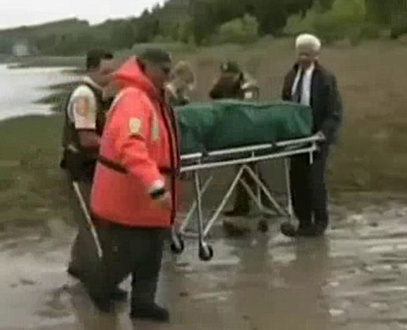 نهر ابتلع عروساً كندية أثناء التقاط صور زفافها!