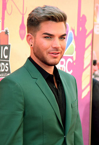 10 نجوم ونجمات باتوا أجمل مع جراحات التجميل... تعرف إليهم