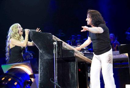 ياني يخطف الجمهور إلى عالم من دون حدود في دبي