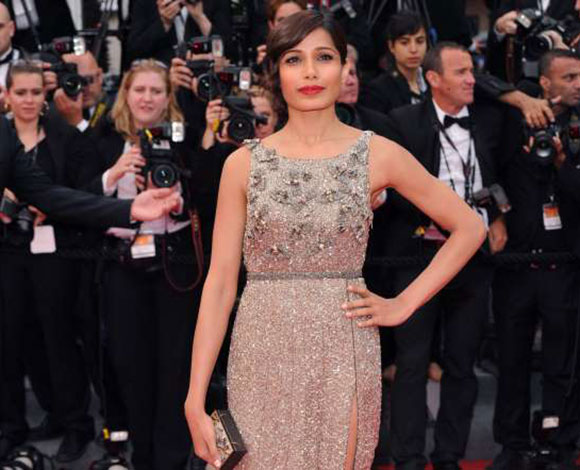 إطلالات حسناوات "بوليوود" في مهرجان "Cannes" تضاهي حسناوات "هوليوود" بالصور