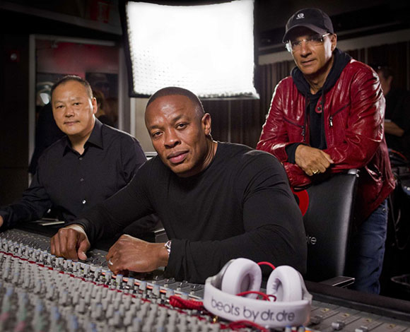 تعرف الى نمط الحياة الرائعة التي ينعم بها دكتور دري