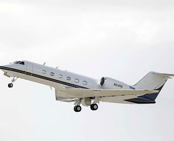 كيف ينفق النجم أليكس رودريغيز ثروته الضخمة؟