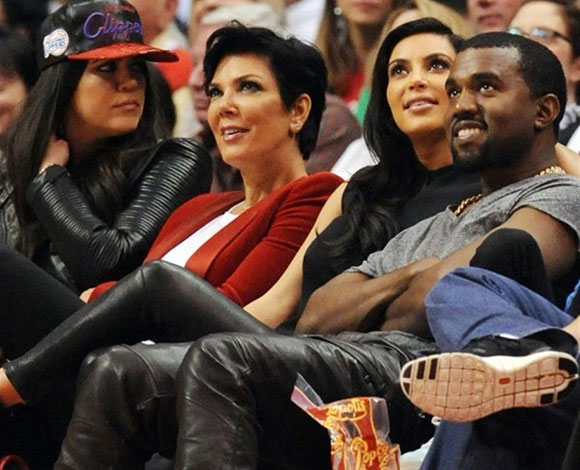 أبرز النجوم الذين فاجأوا والديهم بمجموعة هدايا مميزة