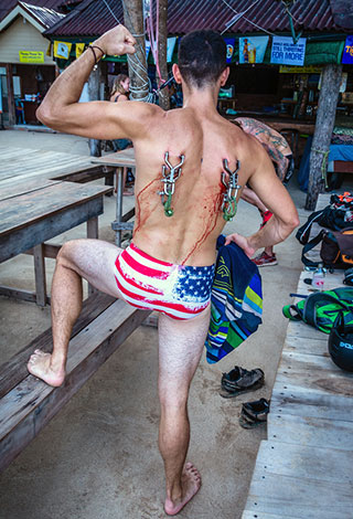 الفيديو- هل تتجرأ أن تتشبه بهذا المغامر؟