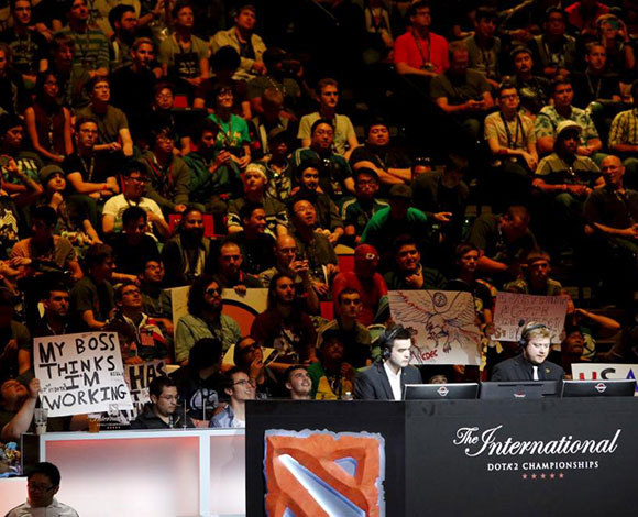 بالصور: توزيع جوائز بالملايين في بطولة لعبة الفيديو "Dota 2" في سياتل