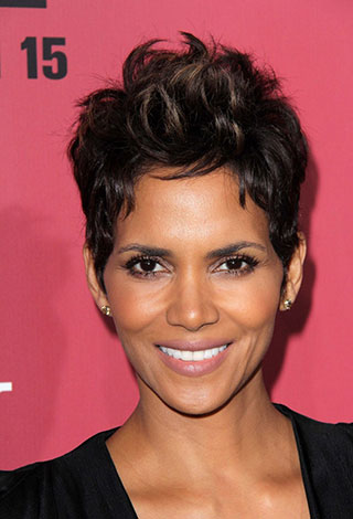 10 نجمات أعلن تحديهن عامل الزمن بجمالهن وحيويتهن