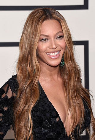 10 من أغرب الأشياء التي يصر النجوم على طلبها