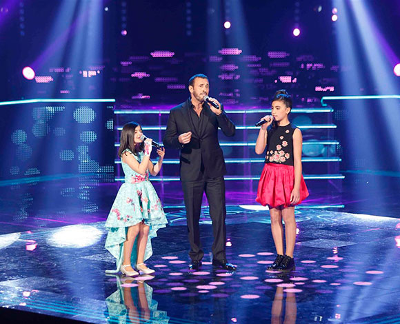 الطفلة اللبنانية لين الحايك من فريق كاظم تأسر قلوب الناس حاصدةً لقب "the Voice Kids" بموسمه الأول