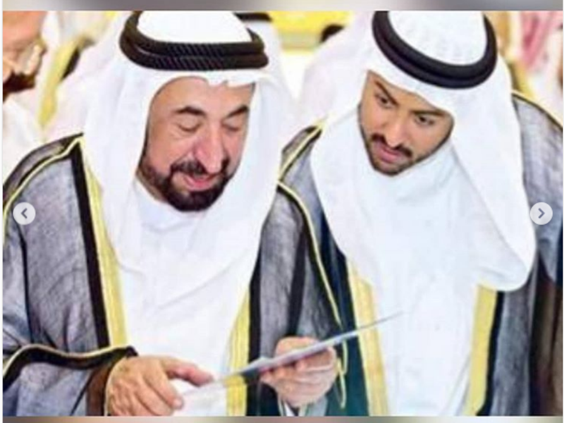 حاكم الشارقة ينشر صورًا نادرة لنجله الراحل الشيخ خالد القاسمي