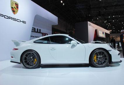 Porsche 911 GT3 رمز الفخامة والأداء القوي 