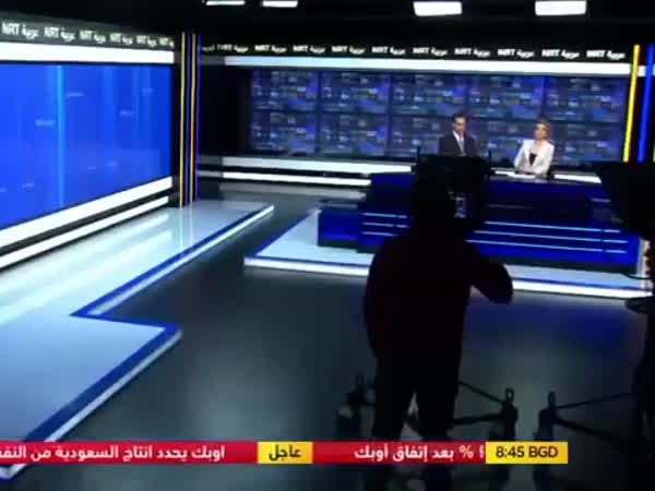 تستقيل على الهواء مباشرة وزميلها في حالة دهشة .. فيديو