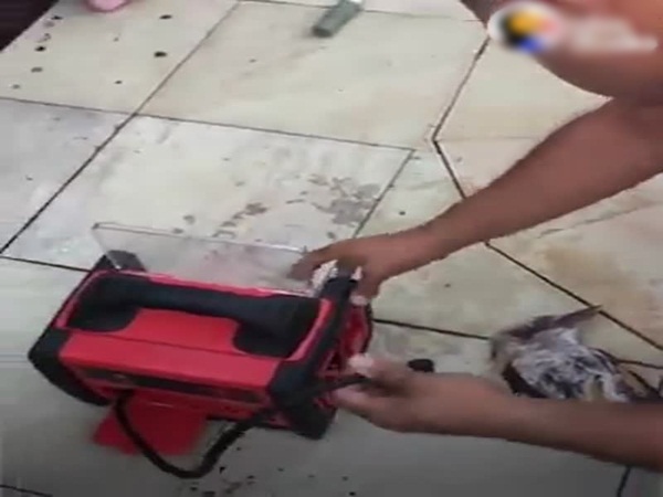 شاهد كيف أصبح هذا الأب بطلًا في أعين ابنه