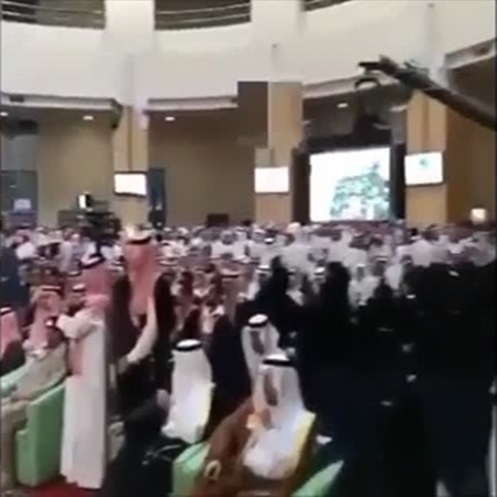 بالفيديو .. حفل تخرج مختلط .. وتضارب بالآراء