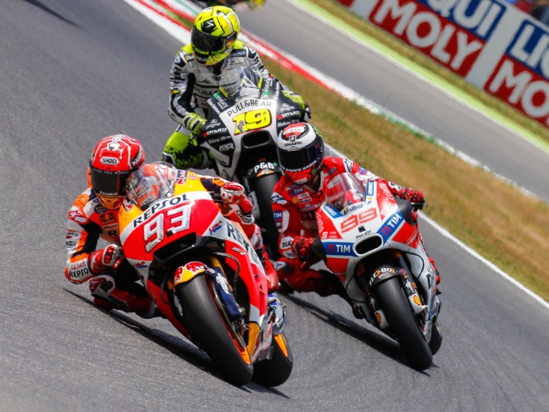 بالفيديو: سائق دراجة نارية يتعرض لحادث مروع في سباق الجائزة الكبرى