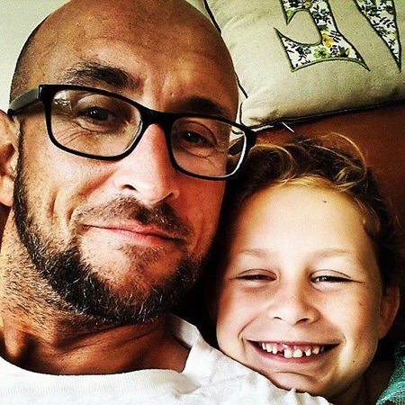 طفلة تنقذ والدها من الموت اختناقًا