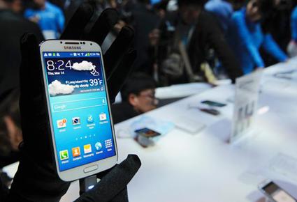 رائد يكشف تفاصيل S4 Galaxy الجديد من سامسنونغ