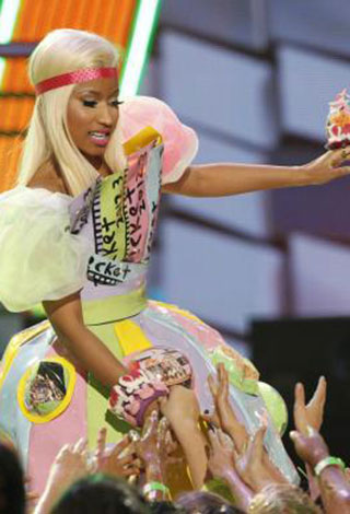 إليك بالصور أزياء النجمة "Nicki Minaj" 