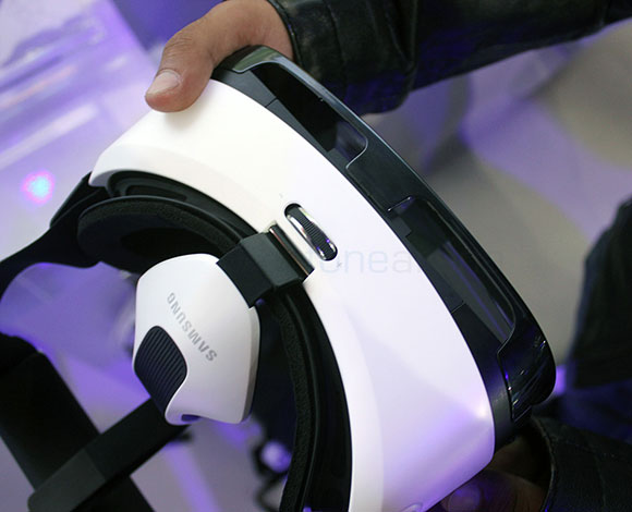 كل ما يجب أن تعرفه عن نظارة سامسونج Gear VR من أوكلوس 