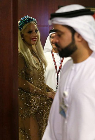 "Lady Gaga"  تصل الى دبي وحفل كبير مساء اليوم