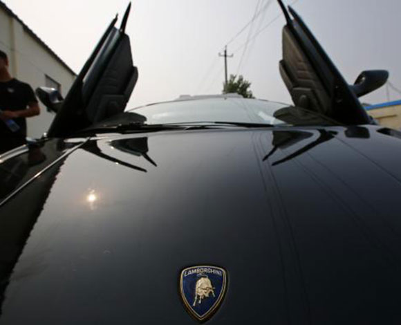 "Lamborghini Diablo" بنسخة مميزة لمحبي سباق السيارات والتفحيط