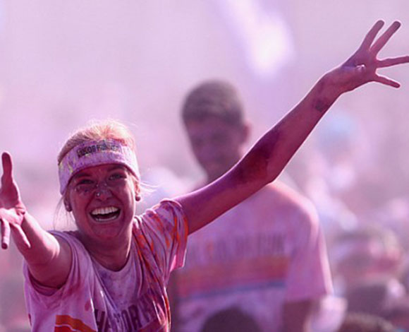 "سباق الألوان Color Run" في دبي بالصور