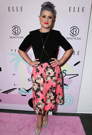 10 نجوم ونجمات باتوا أجمل مع جراحات التجميل... تعرف إليهم