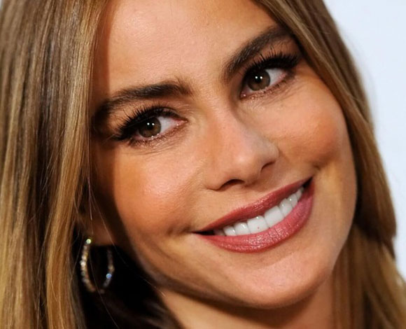 أغنى 10 نجمات يتكفلن وحدهن برعاية أطفالهن