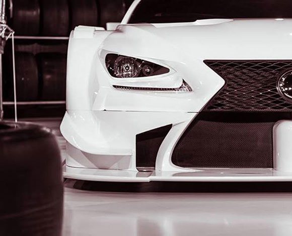 "لكزس" تكشف عن سيارة السباقات الجديدة RC F GT500