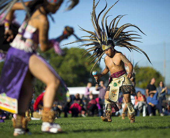 بالصور: "POW WOW" احتفالية "السكان الأصليين" بيومهم العالمي في نيويورك