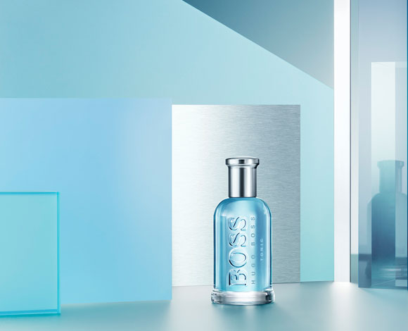 حصرياً; اكتشفوا عطر BOSS BOTTLED TONIC ... انطلقوا نحو الأمام على طريق النجاح
