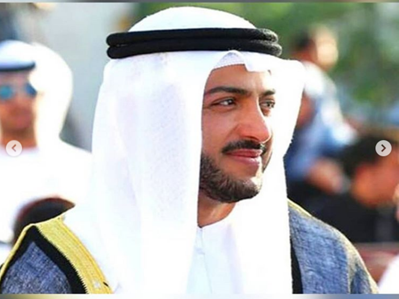 حاكم الشارقة ينشر صورًا نادرة لنجله الراحل الشيخ خالد القاسمي
