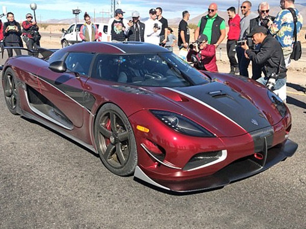 بالفيديو .. شاهد أسرع سيارة في العالم