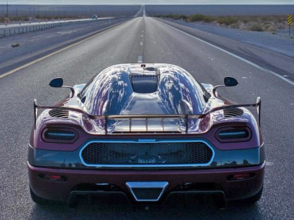 بالفيديو .. شاهد أسرع سيارة في العالم