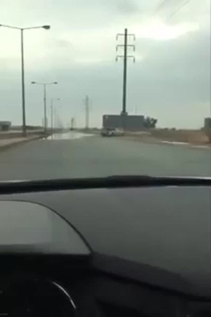 شاهد الفيديو وحاول خل اللغز .. لماذا يقوم الشاب بفعل ذلك