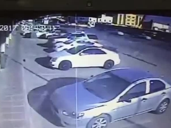 فيديو يوضح عملية لسارق الصيدليات بالرياض