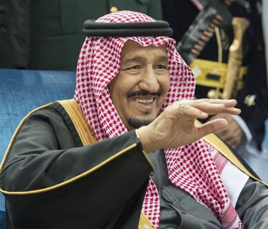 بالصور: خادم الحرمين الشريفين برفقة العائلة المالكة في مأدبة غداء بمنزل شقيقته