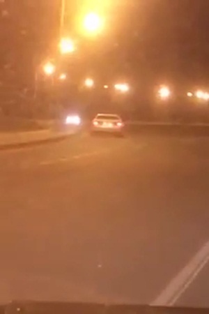 فتاة تقود سيارة على طريق الكورنيش وتتسبب في كارثة