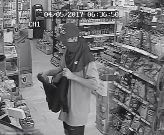 حاول سرقة المتجر .. ولكنها فاجئته .. فيديو