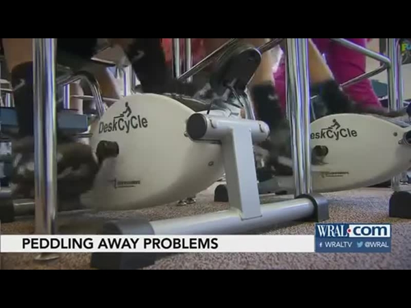 شاهد ما فعله هذا المعلم لزيادة تركيز التلاميذ في الفصل